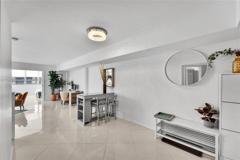 825 Brickell Bay Dr 2048 Miami FL 33131