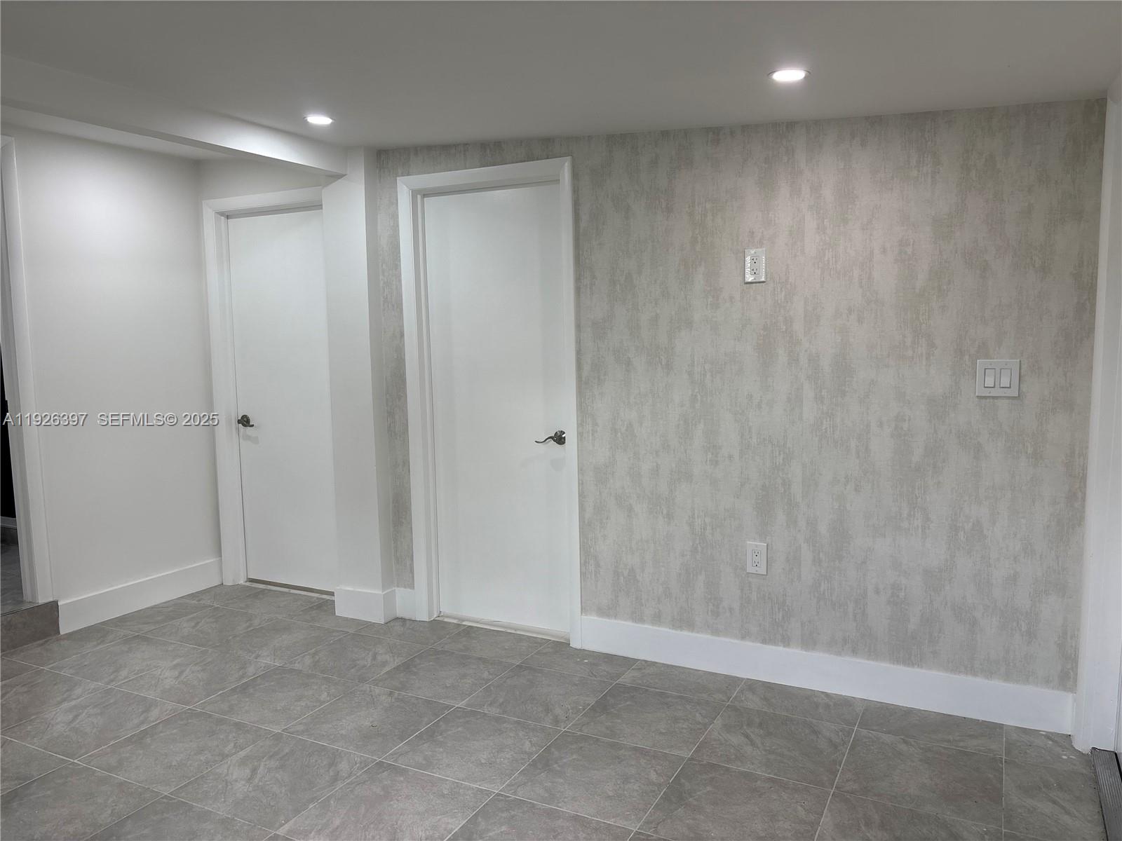 LESLIE PATIO HOMES SEC 3 - Residential Lease