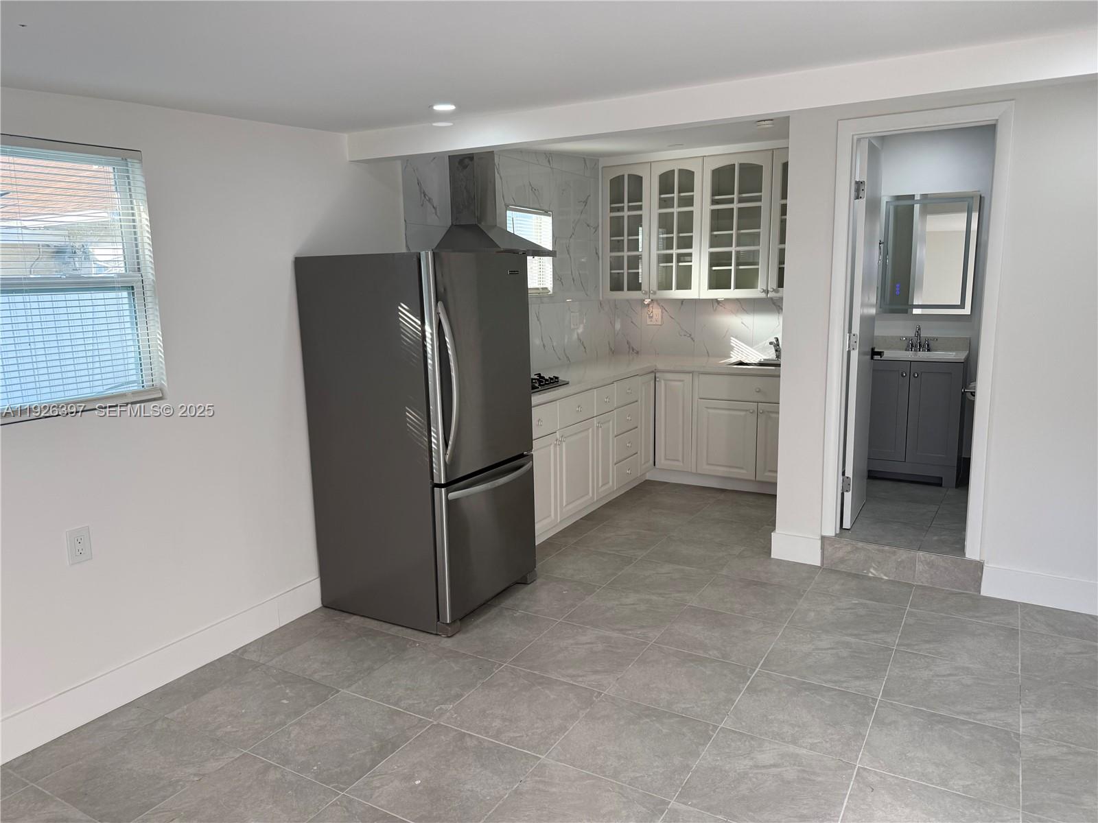 LESLIE PATIO HOMES SEC 3 - Residential Lease