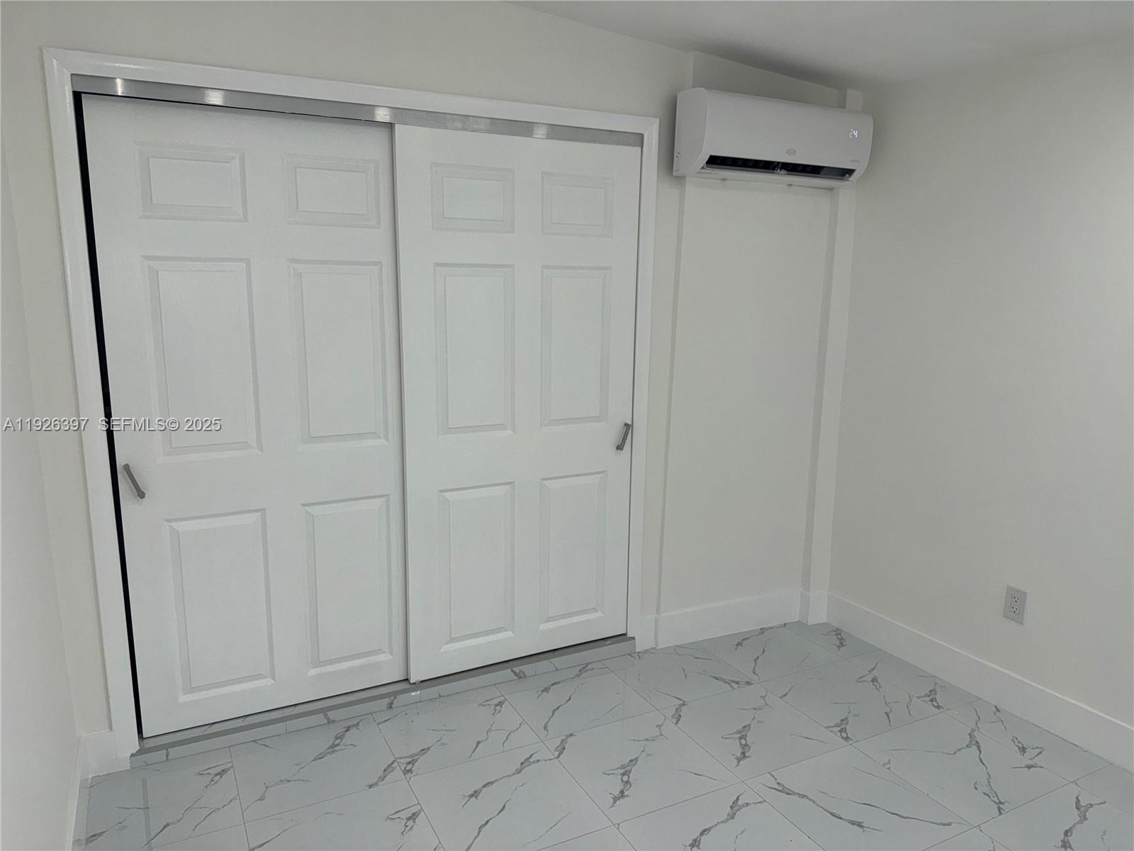 LESLIE PATIO HOMES SEC 3 - Residential Lease