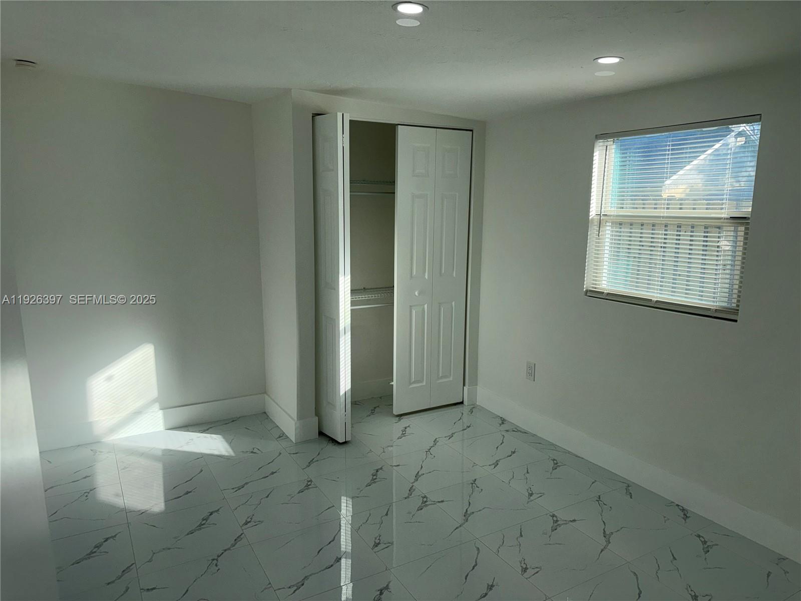 LESLIE PATIO HOMES SEC 3 - Residential Lease