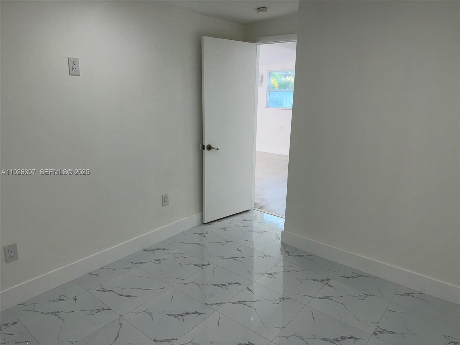 LESLIE PATIO HOMES SEC 3 - Residential Lease