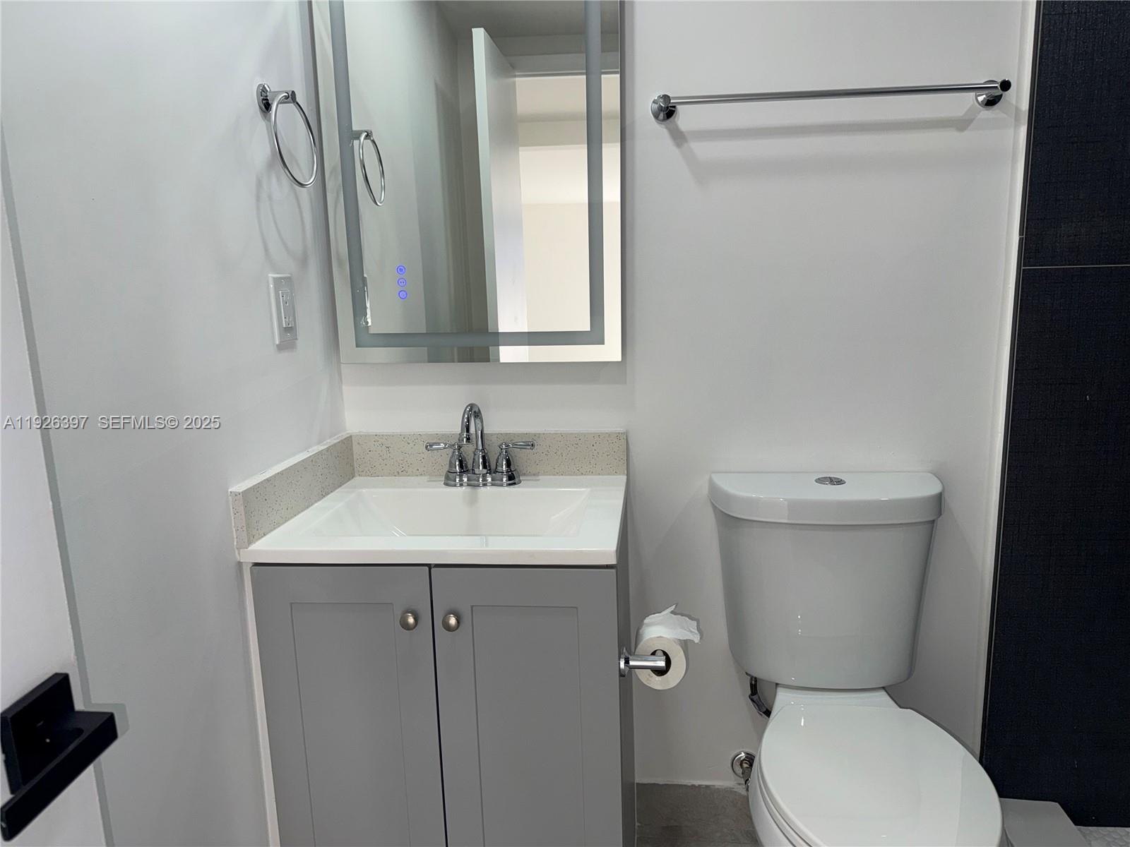 LESLIE PATIO HOMES SEC 3 - Residential Lease