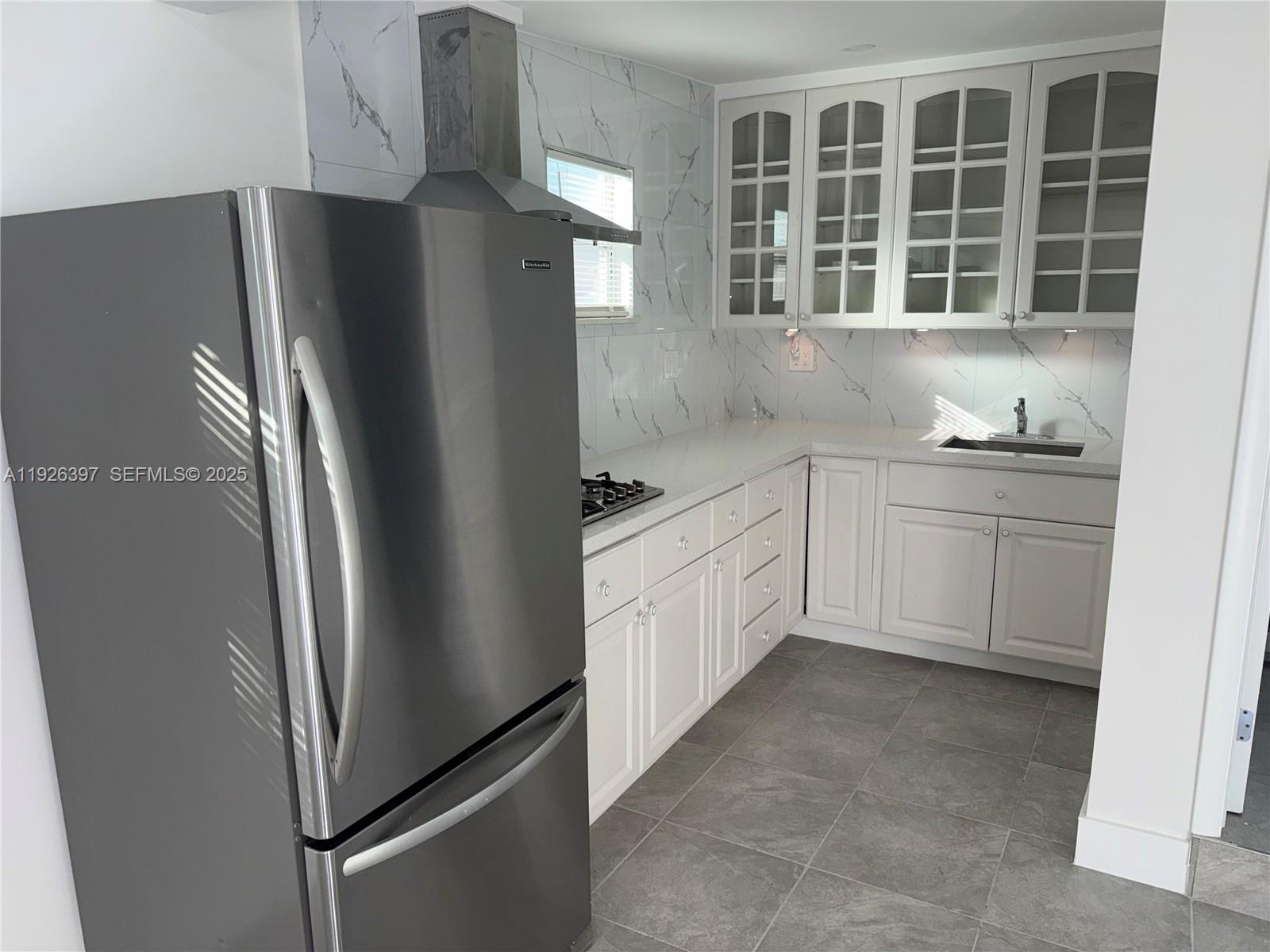 LESLIE PATIO HOMES SEC 3 - Residential Lease