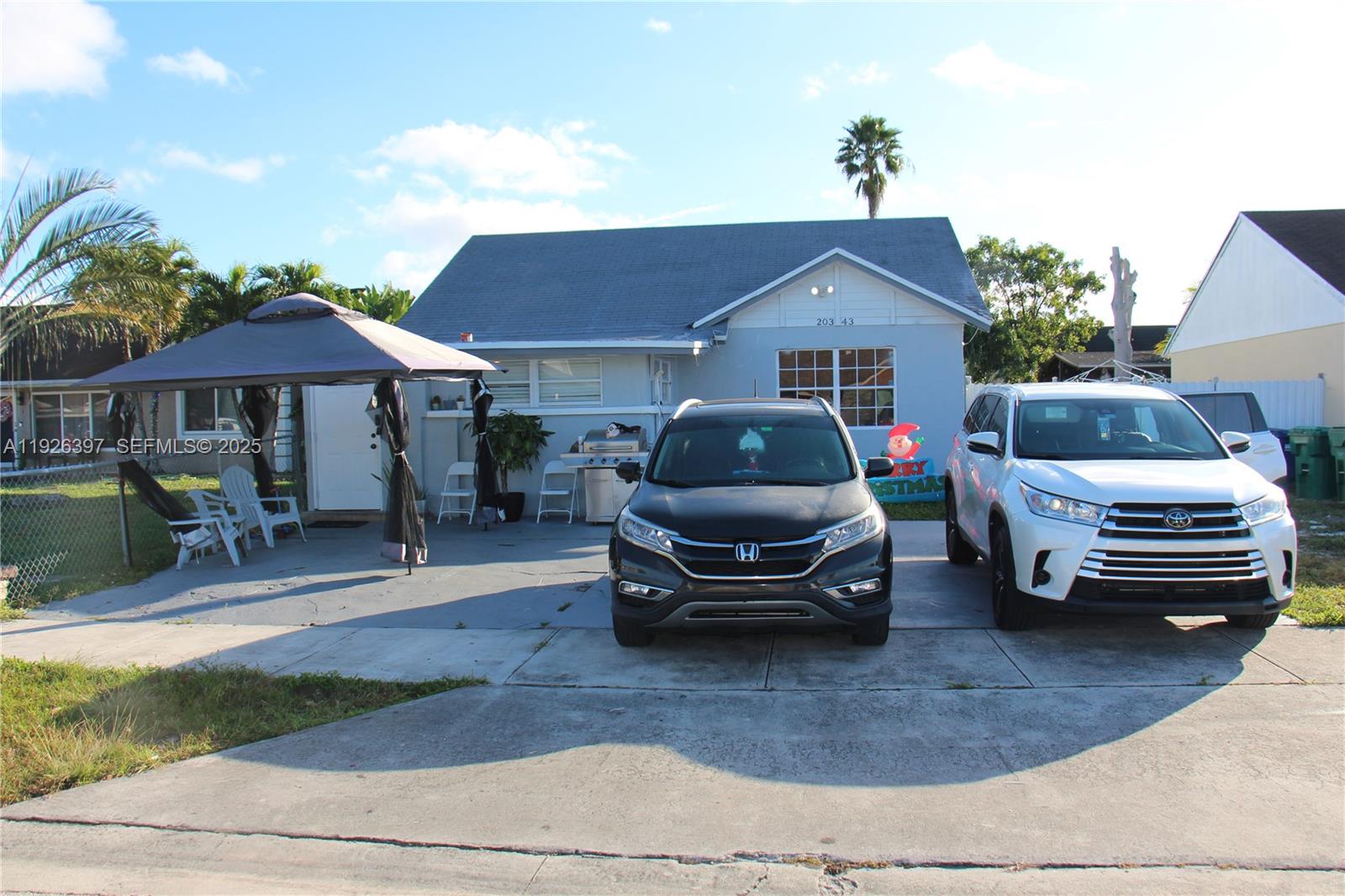 LESLIE PATIO HOMES SEC 3 - Residential Lease