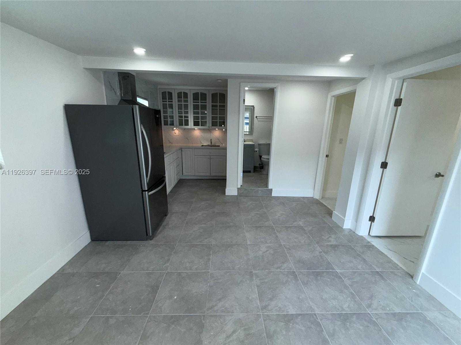 LESLIE PATIO HOMES SEC 3 - Residential Lease