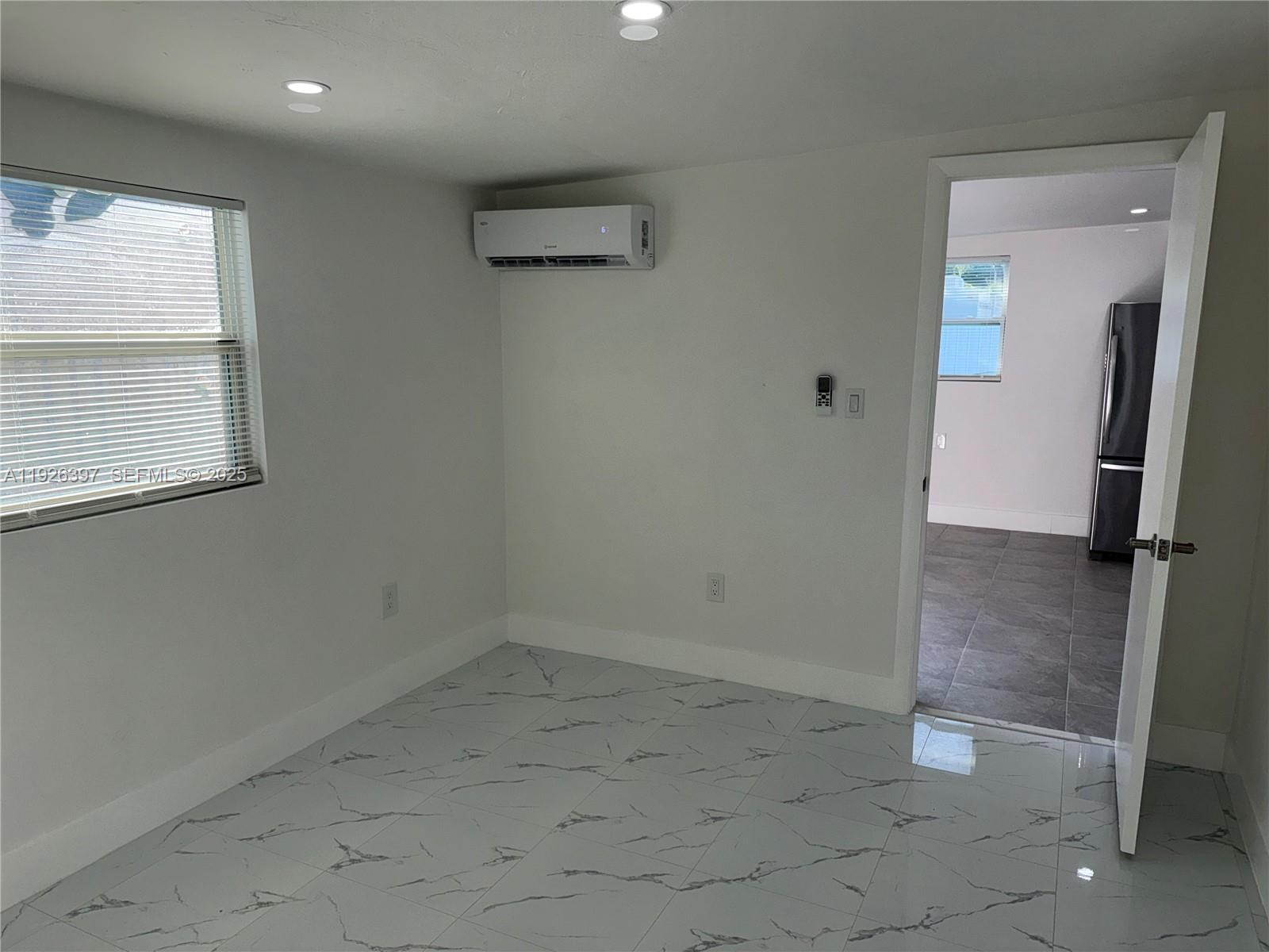 LESLIE PATIO HOMES SEC 3 - Residential Lease