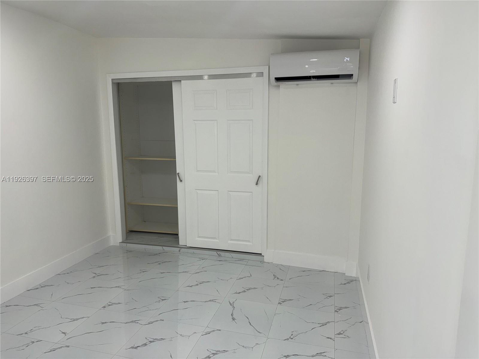 LESLIE PATIO HOMES SEC 3 - Residential Lease