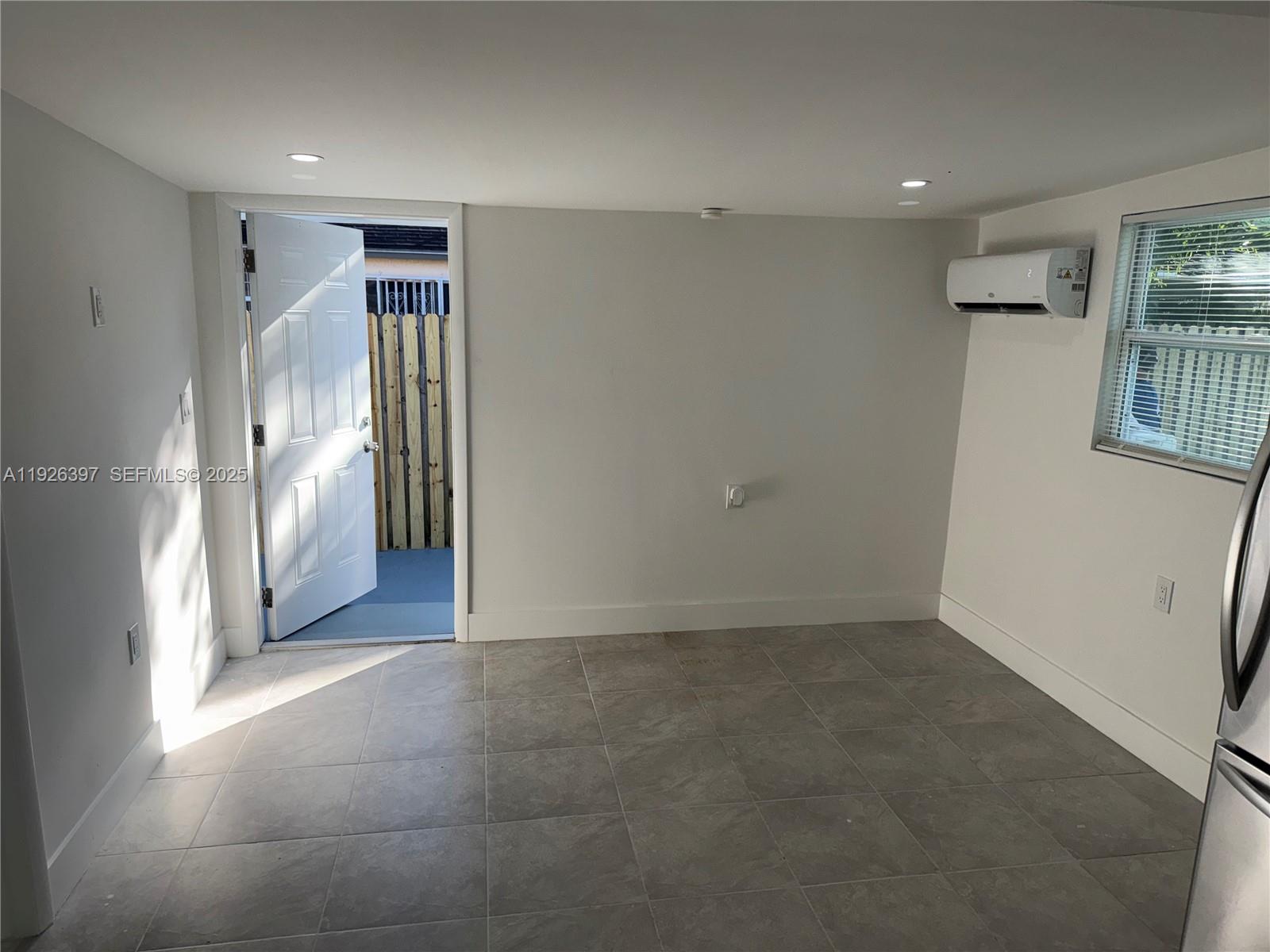 LESLIE PATIO HOMES SEC 3 - Residential Lease