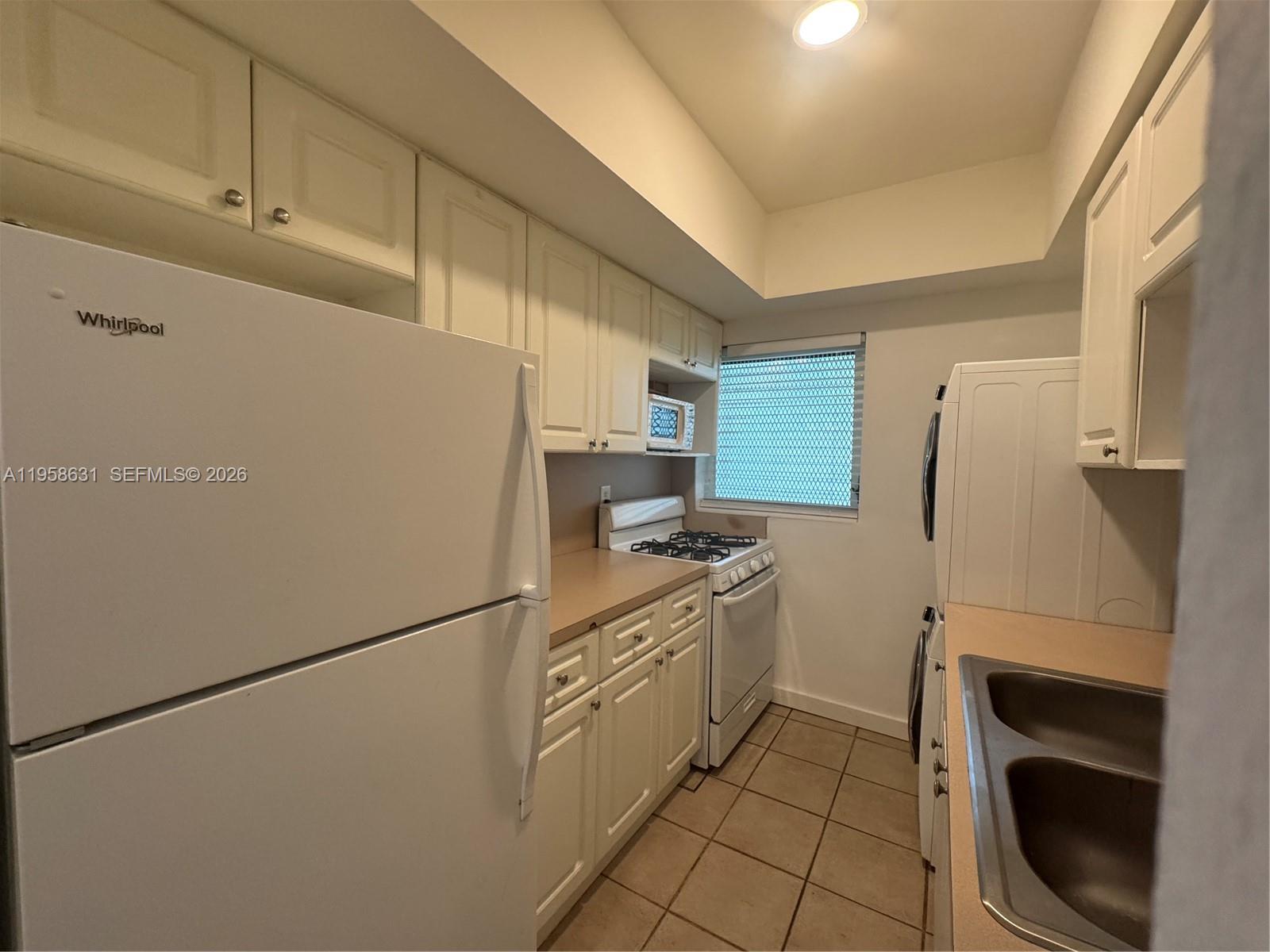 921 MERIDIAN AVE APTS CON - Residential Lease