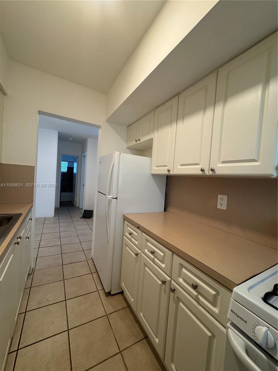 921 MERIDIAN AVE APTS CON - Residential Lease