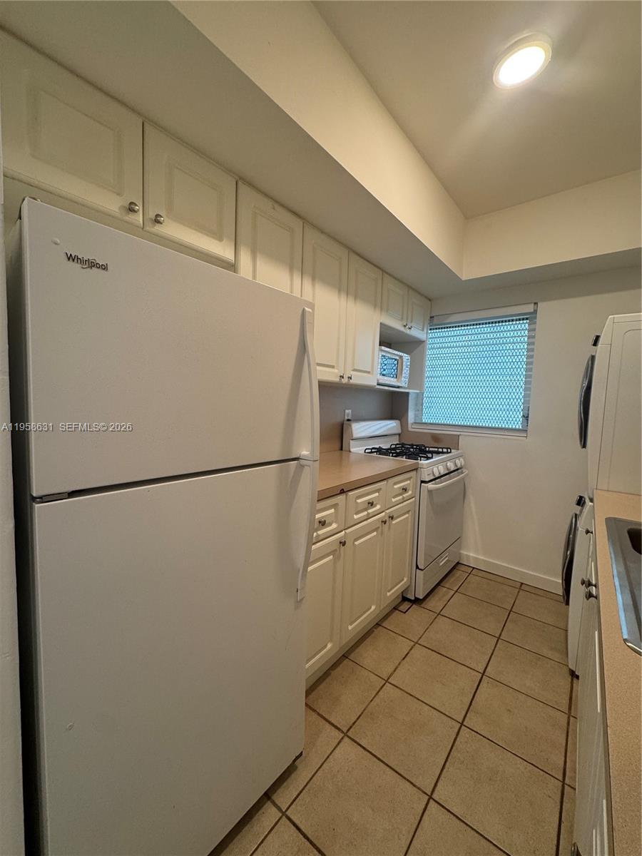 921 MERIDIAN AVE APTS CON - Residential Lease