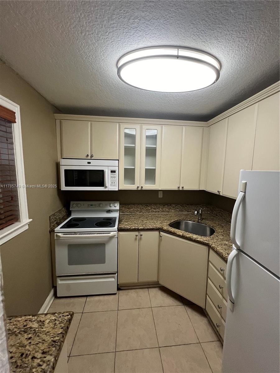 17255 Sw 95th Ave 246, Palmetto Bay, Miami-Dade County, Florida - 1 Bedrooms  
1 Bathrooms - 