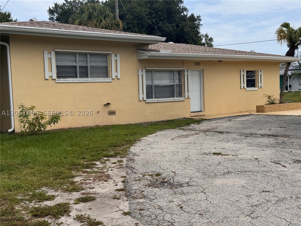 Photo of 1701 Sunrise Blvd, Fort Pierce, FL 34950 (MLS # A12051495)