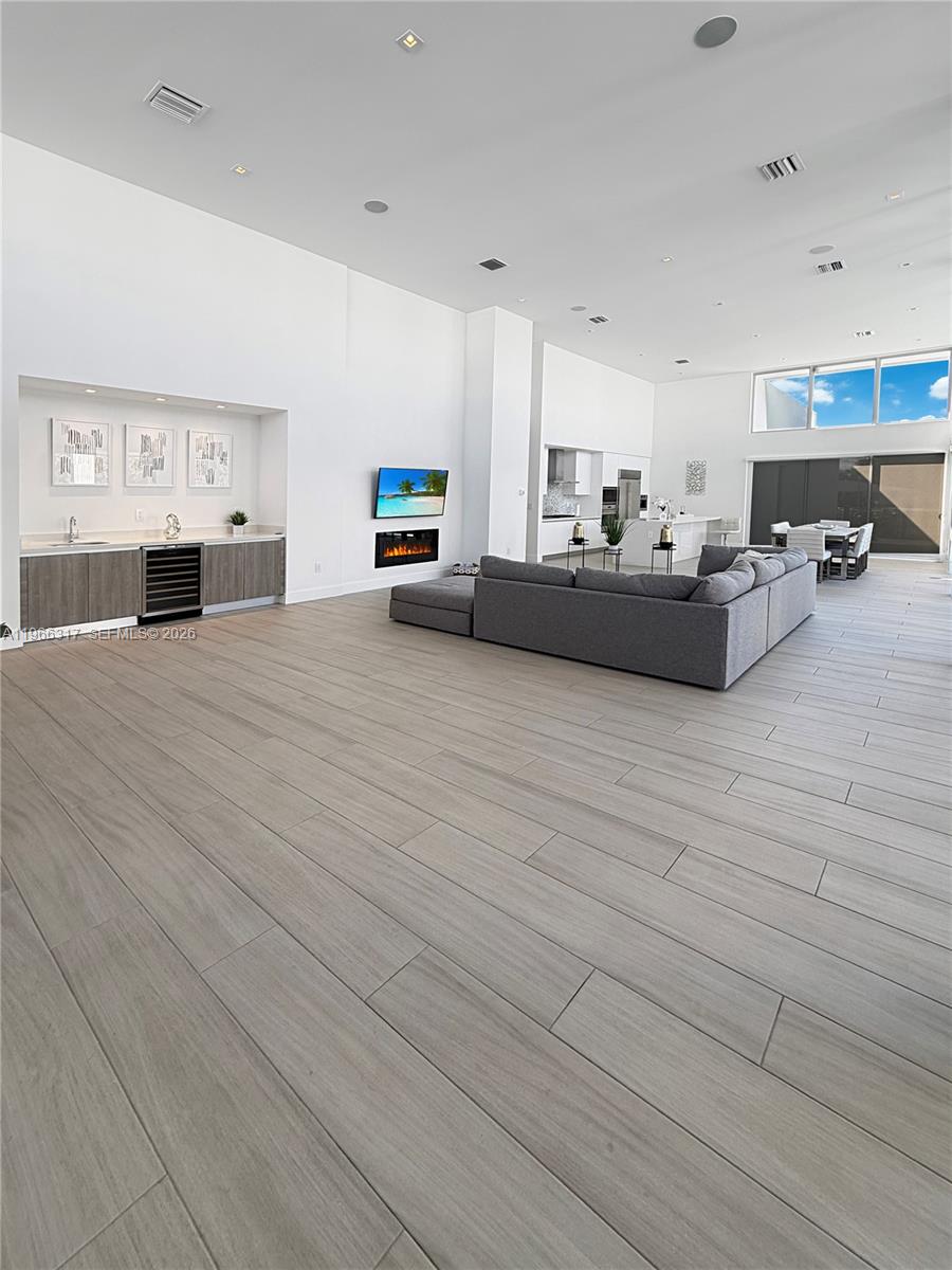 WESTON ESTATES - Residential