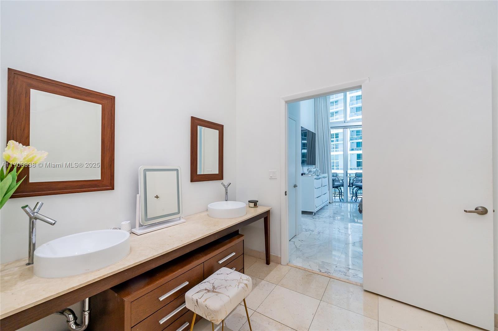 ICONBRICKELL CONDO NO 1 - Residential