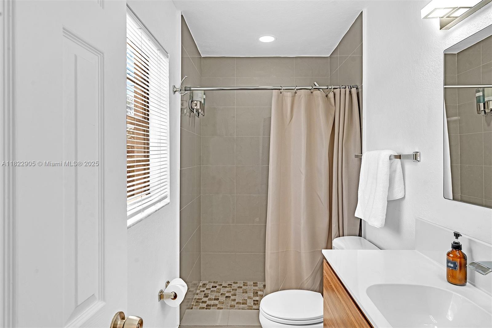 AVON HEIGHTS - Residential Lease