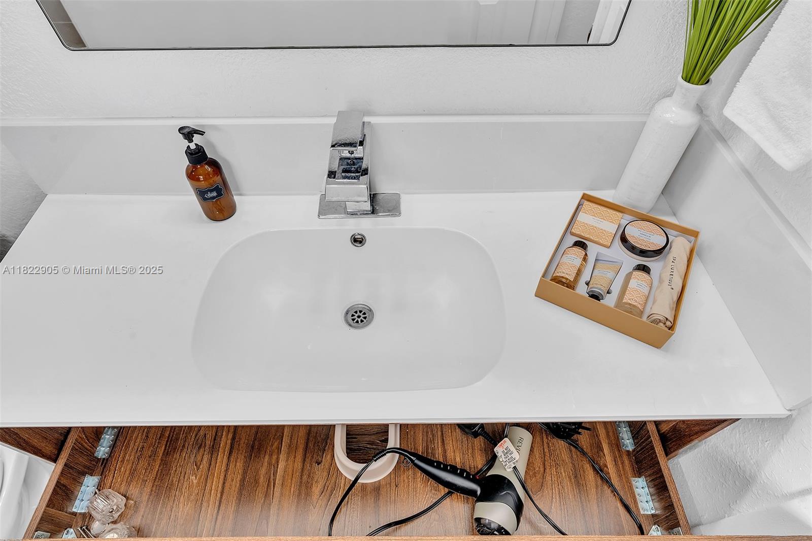 AVON HEIGHTS - Residential Lease