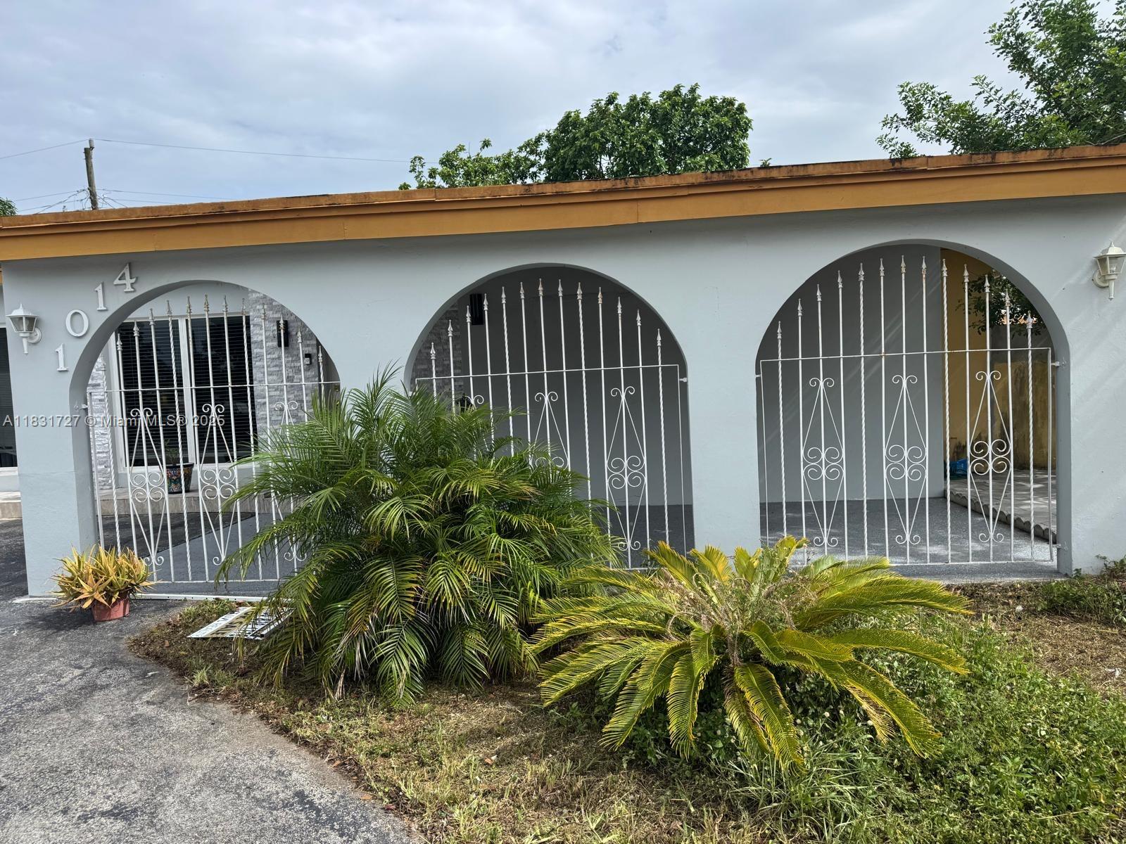 Price to sell!!! Seller highly motivated!!!
Welcome to this amazing updated Home! 3-Bedrooms 2-Bath plus an efficiency with private entrance! In the desirable neighborhood of Miami, FL. This charming home offers 7575 SF. Impact Windows and Doors, with an Electrical Saving Energy System. New A/C 2022 with New installation of air ducts in 2024. New water heater 2024. New washer and dryer. Open concept kitchen, beautifully brand New remodeled with an exquisite taste. Stainless steel appliance with a designed wine cooler. Fenced backyard with plenty of space for a pool. Fruit trees (Mango & Avocado) Conveniently close to the Top Rated Supermarkets (Costco, Walmart, President) Ready to make it yours!! Schedule a showing today and experience the Luxury & Comfort this property has to offer!!