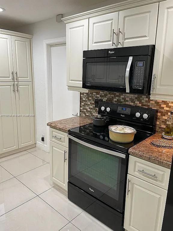 LAUDERDALE WEST 3 SEC - Residential