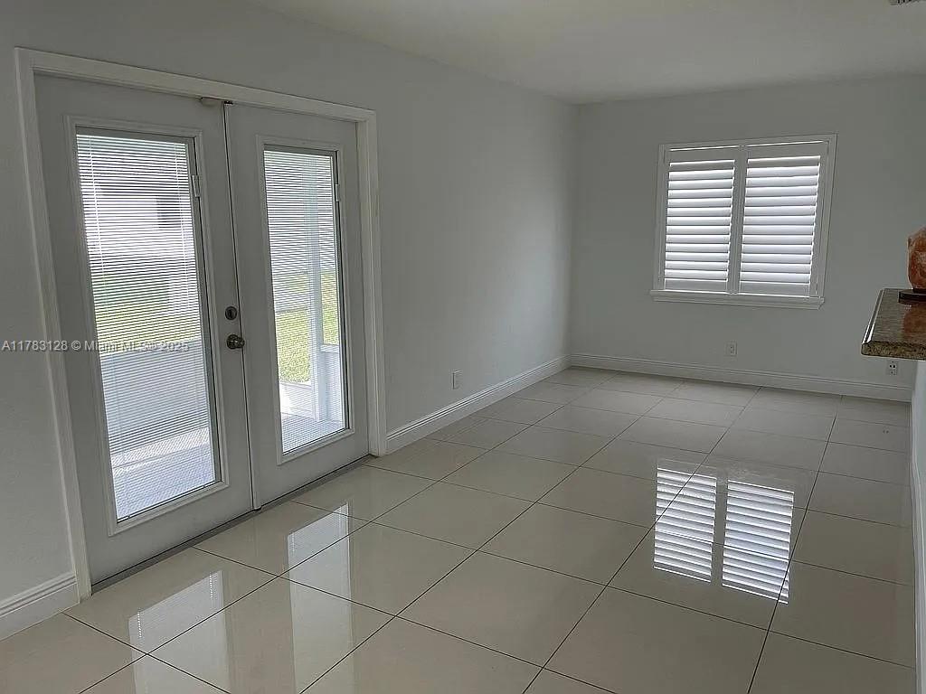 LAUDERDALE WEST 3 SEC - Residential