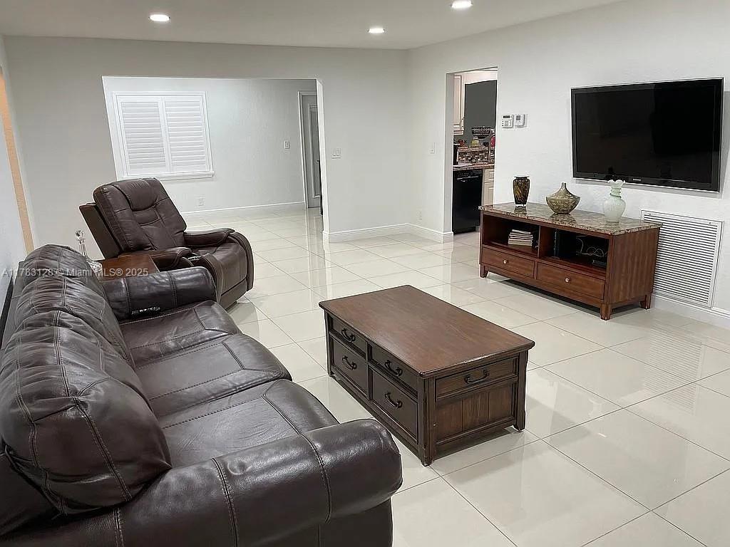 LAUDERDALE WEST 3 SEC - Residential