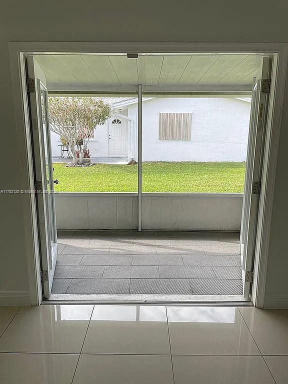 LAUDERDALE WEST 3 SEC - Residential