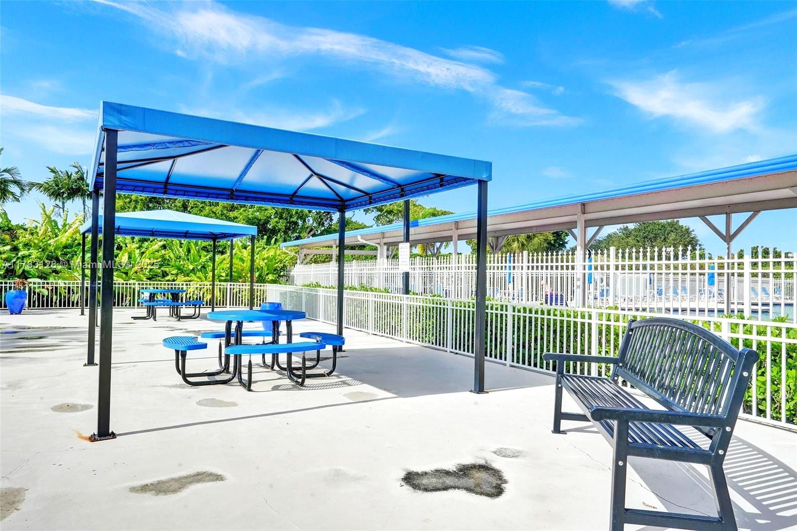 LAUDERDALE WEST 3 SEC - Residential