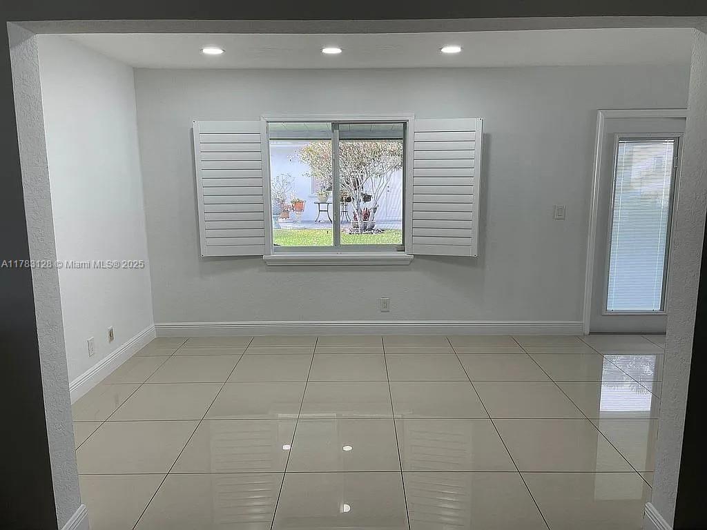 LAUDERDALE WEST 3 SEC - Residential