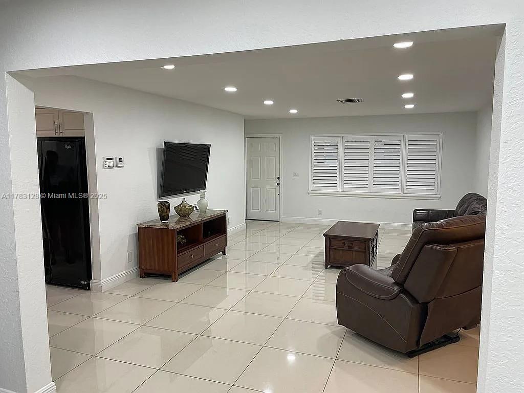 LAUDERDALE WEST 3 SEC - Residential