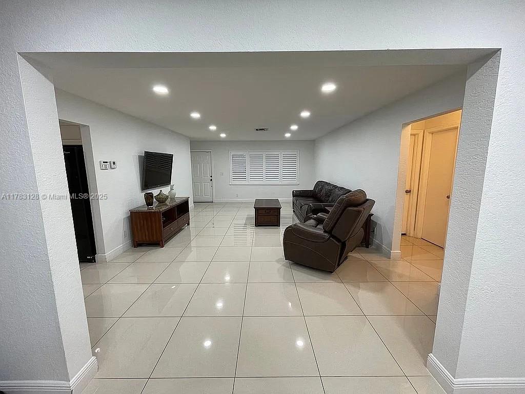 LAUDERDALE WEST 3 SEC - Residential