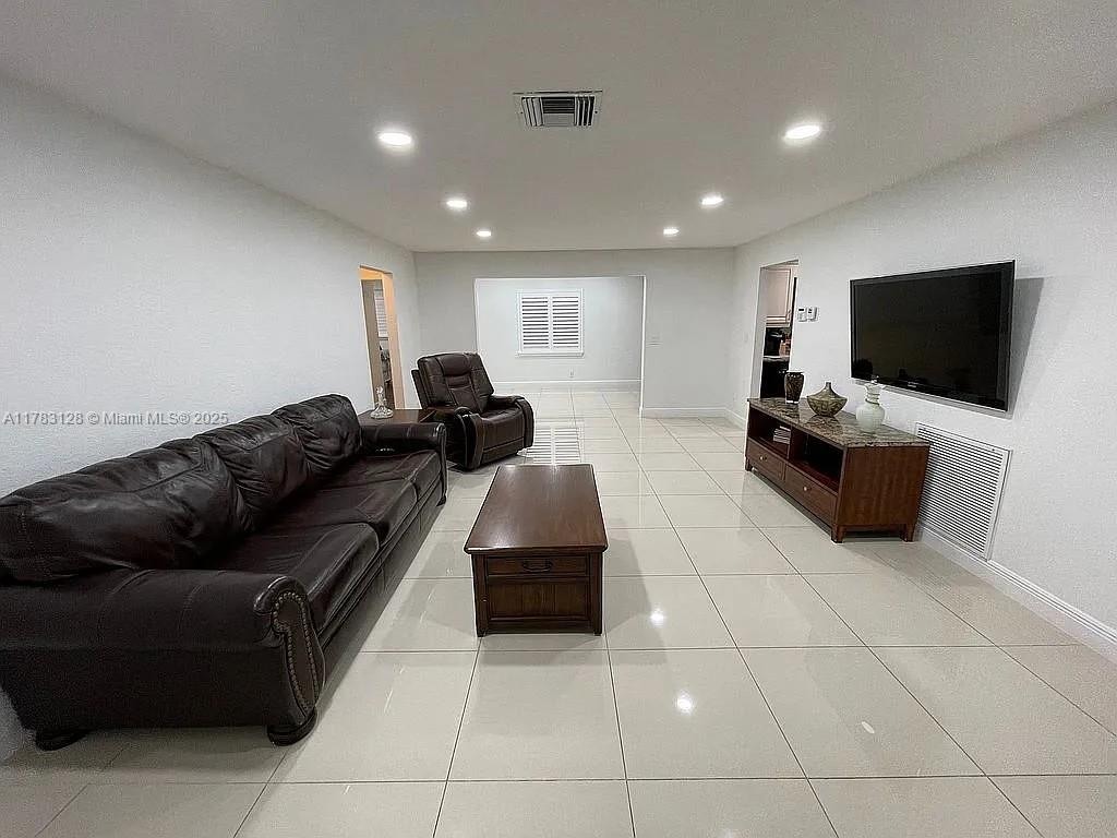 LAUDERDALE WEST 3 SEC - Residential