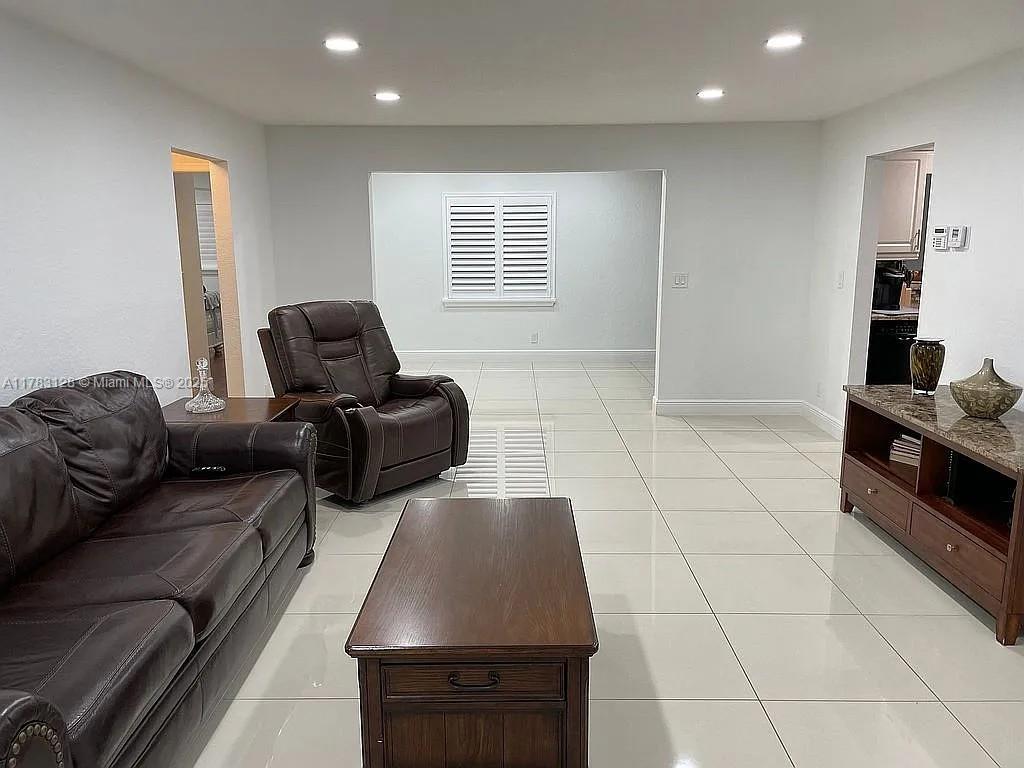 LAUDERDALE WEST 3 SEC - Residential