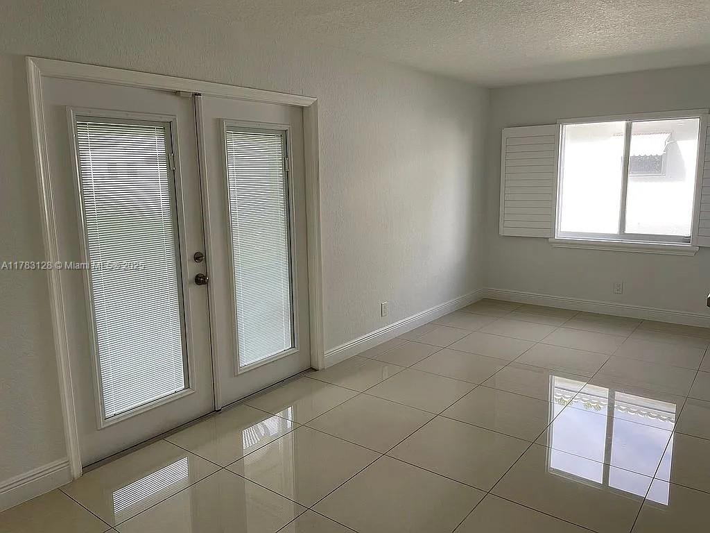 LAUDERDALE WEST 3 SEC - Residential