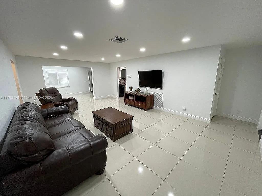 LAUDERDALE WEST 3 SEC - Residential