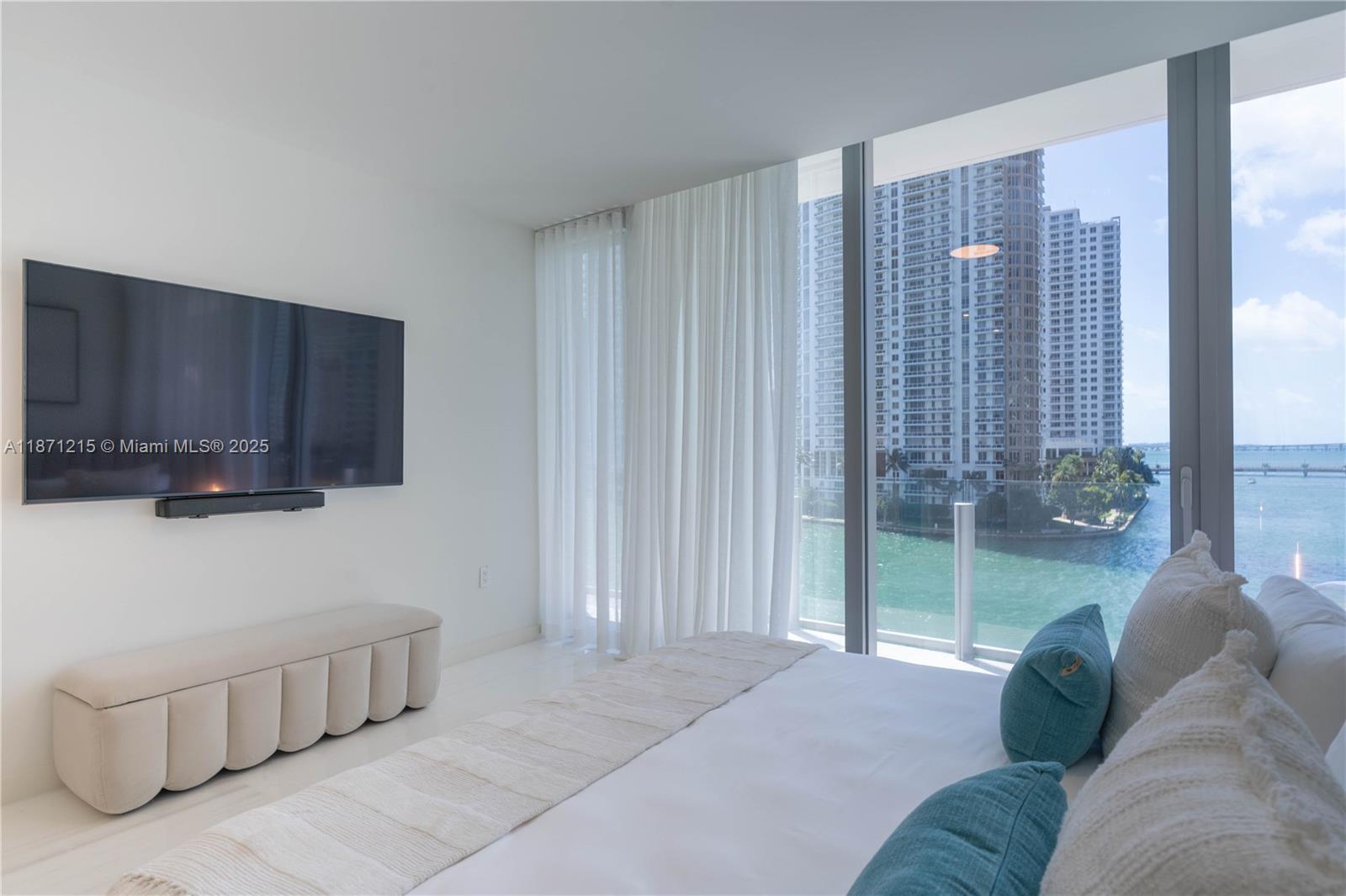 300 BISCAYNE BLVD WAY COND - Residential
