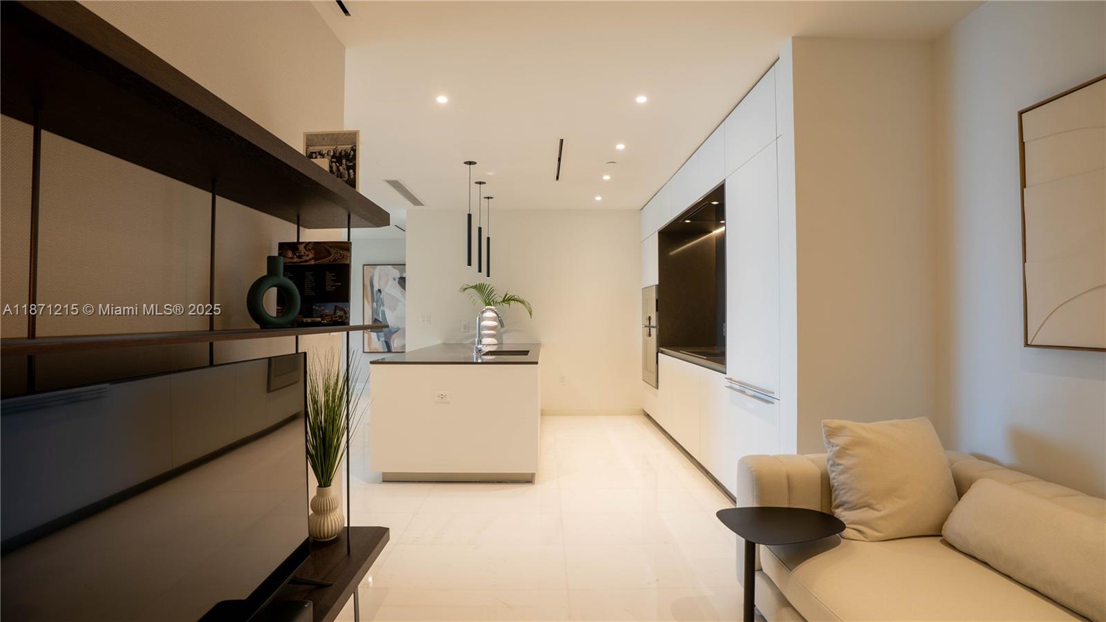 300 BISCAYNE BLVD WAY COND - Residential