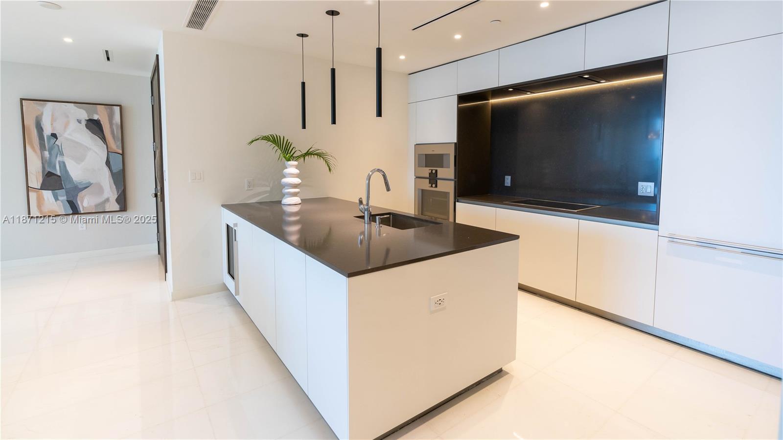 300 BISCAYNE BLVD WAY COND - Residential