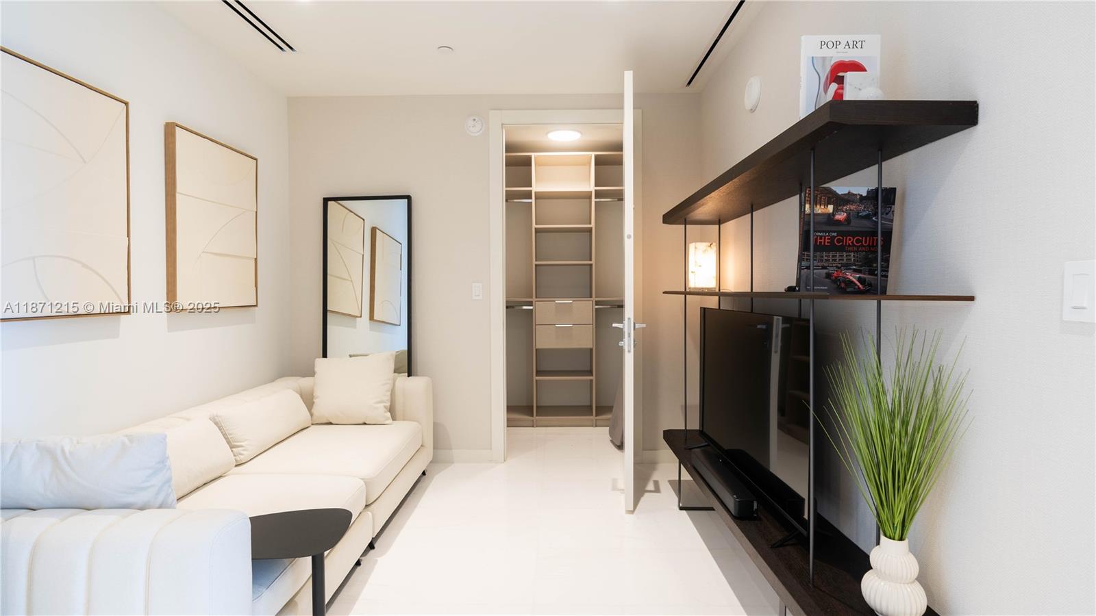 300 BISCAYNE BLVD WAY COND - Residential