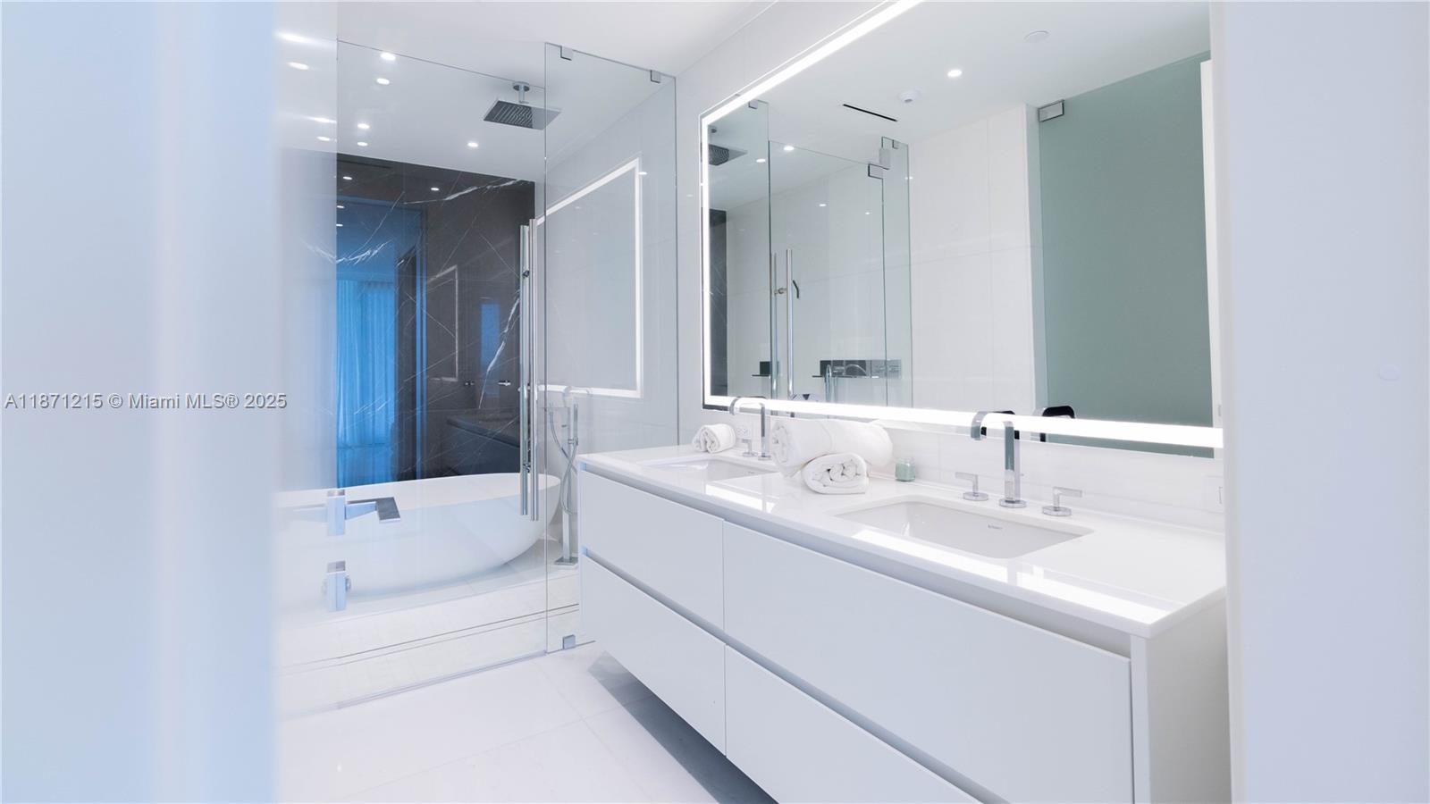 300 BISCAYNE BLVD WAY COND - Residential