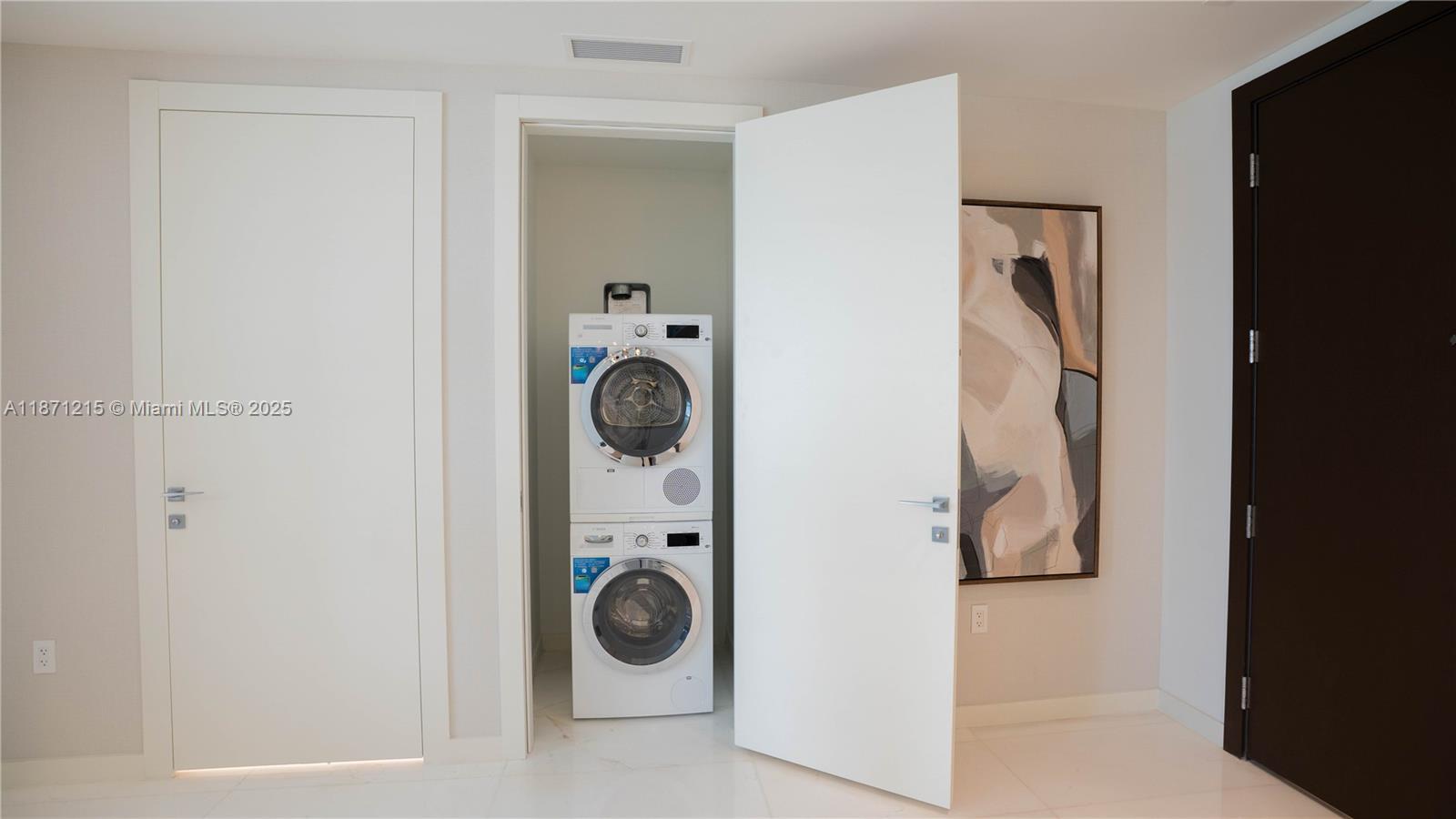 300 BISCAYNE BLVD WAY COND - Residential