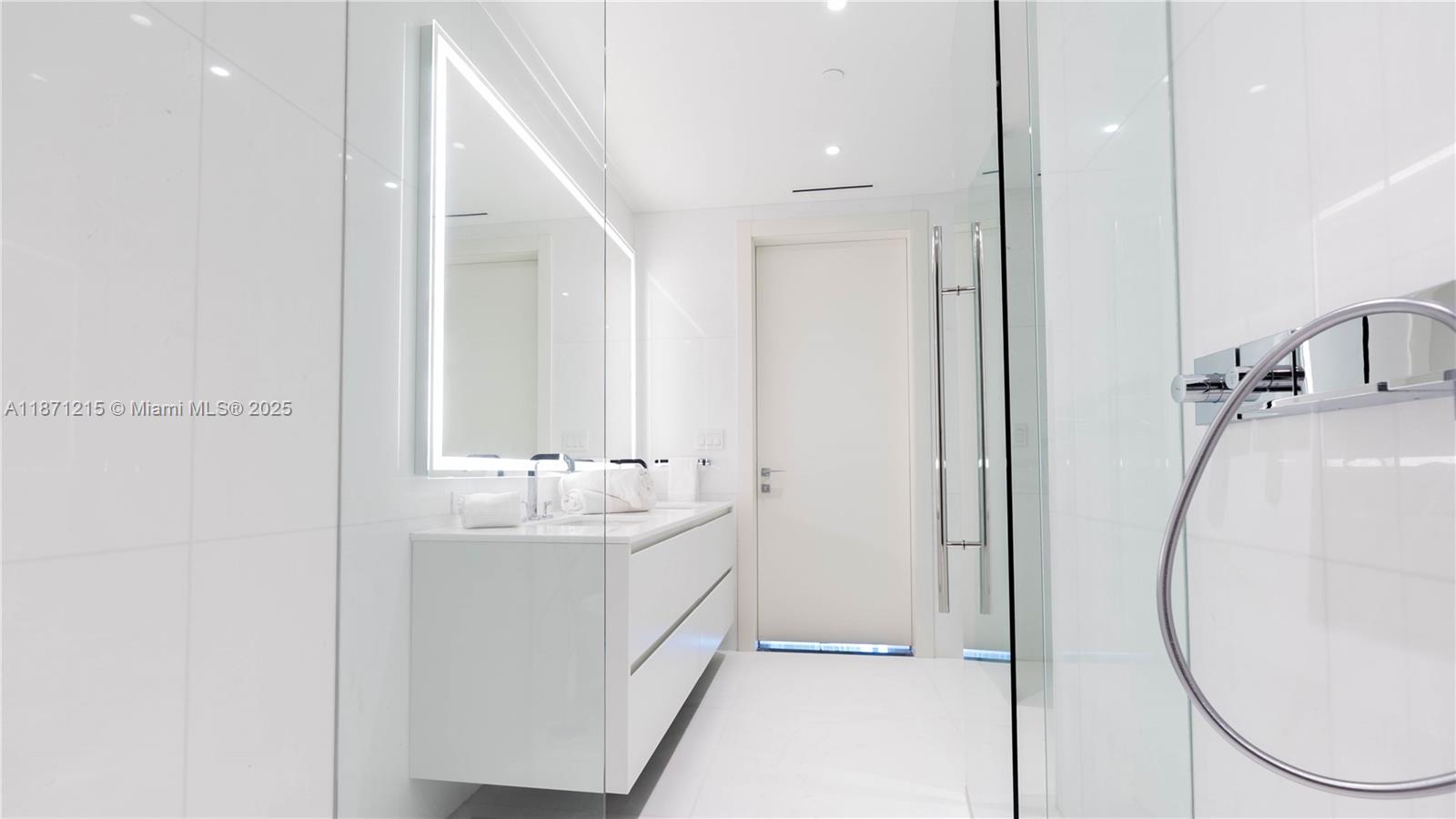 300 BISCAYNE BLVD WAY COND - Residential