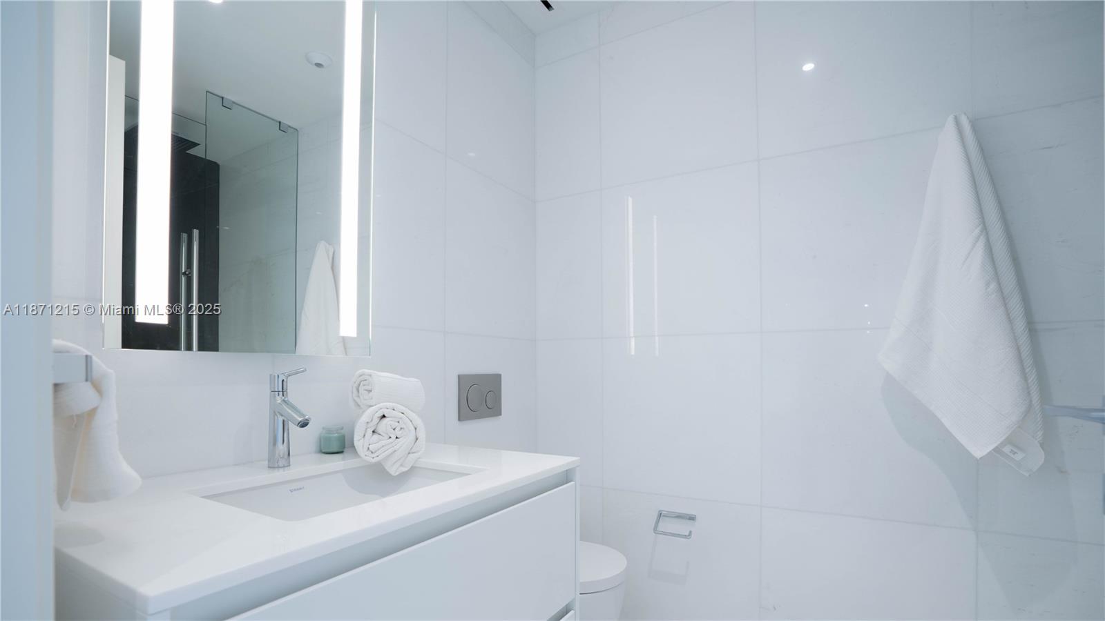 300 BISCAYNE BLVD WAY COND - Residential