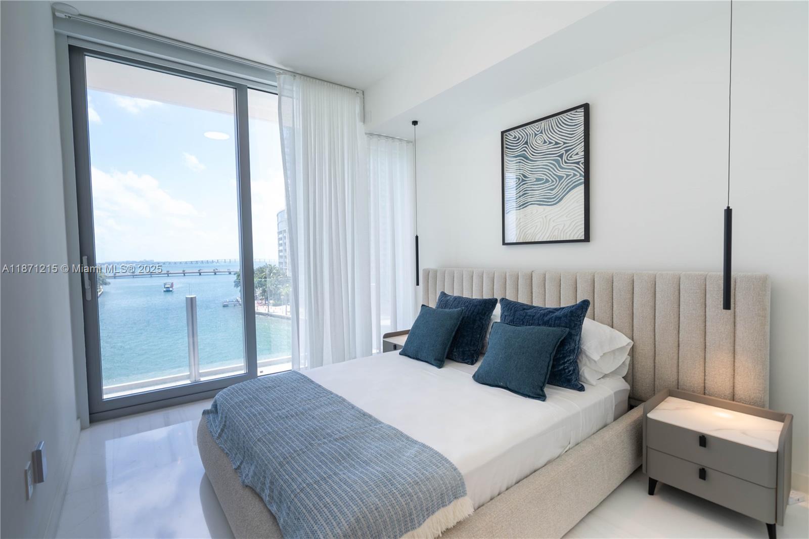300 BISCAYNE BLVD WAY COND - Residential