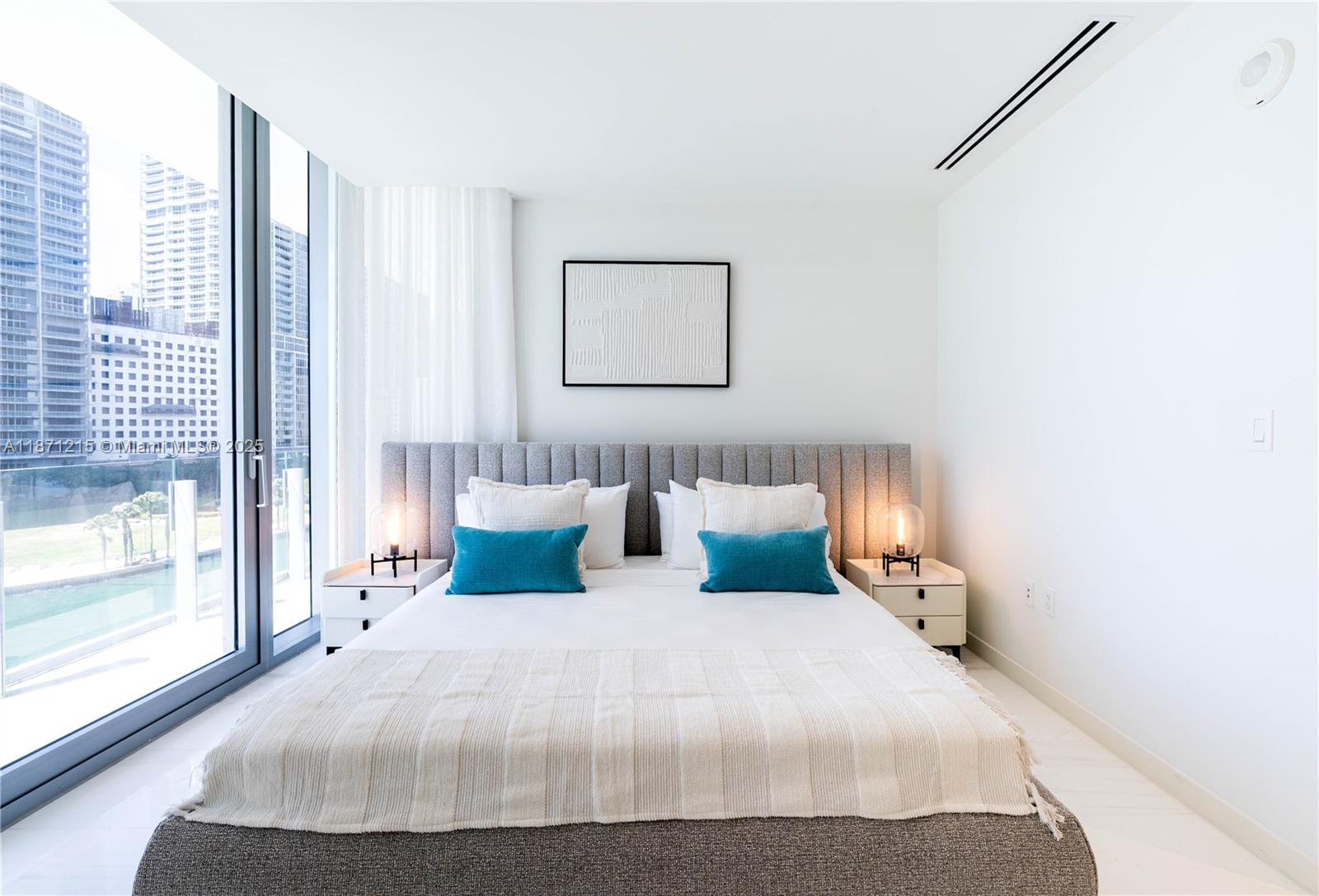 300 BISCAYNE BLVD WAY COND - Residential