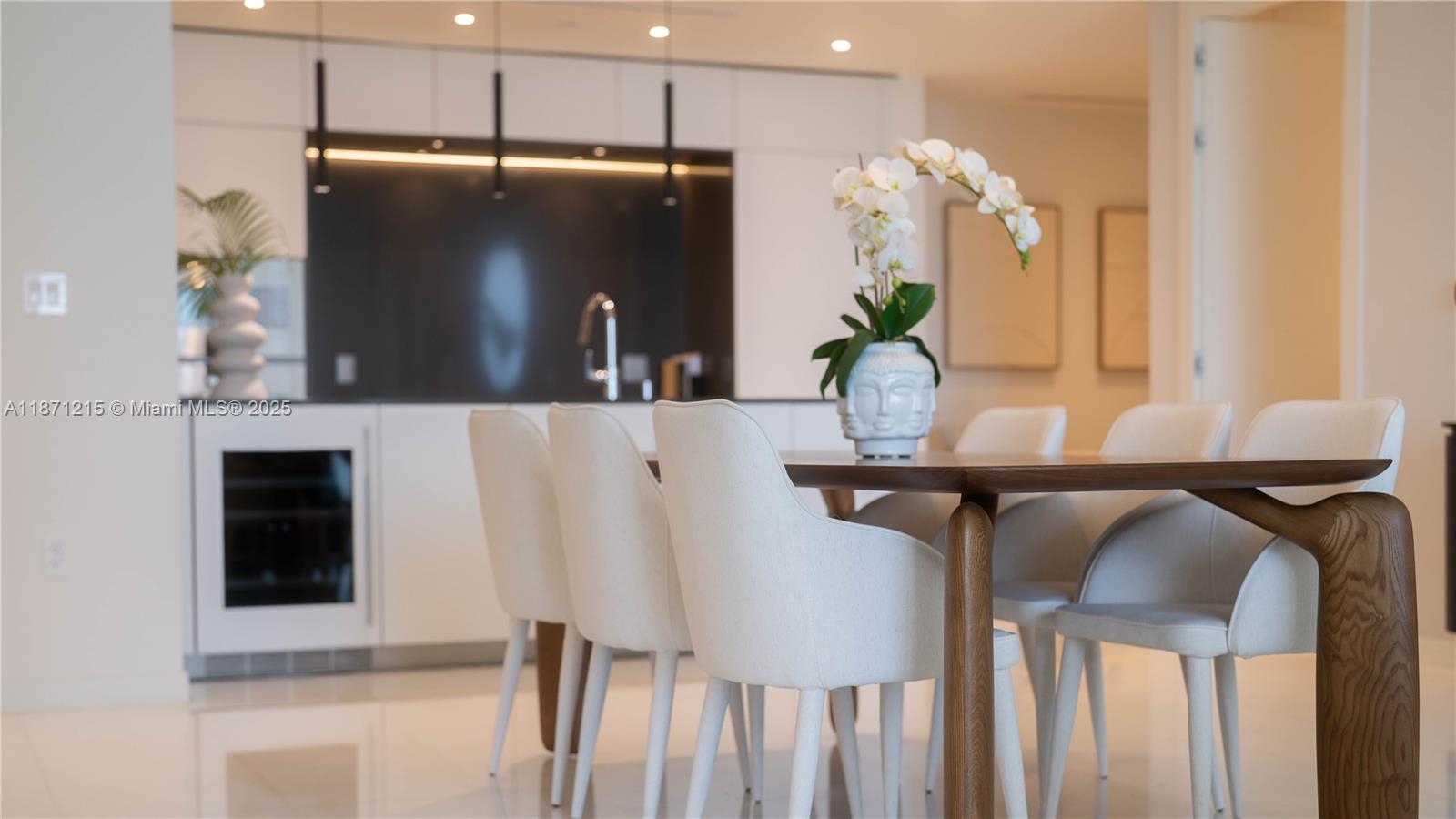 300 BISCAYNE BLVD WAY COND - Residential