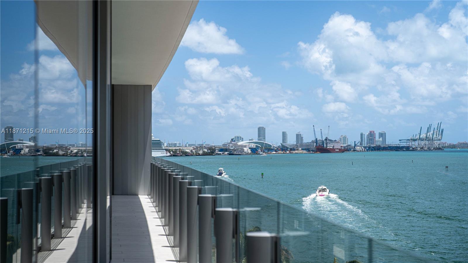 300 BISCAYNE BLVD WAY COND - Residential