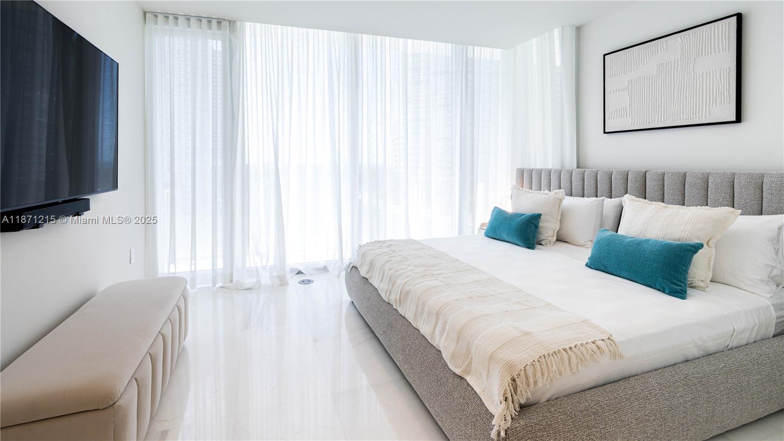 300 BISCAYNE BLVD WAY COND - Residential