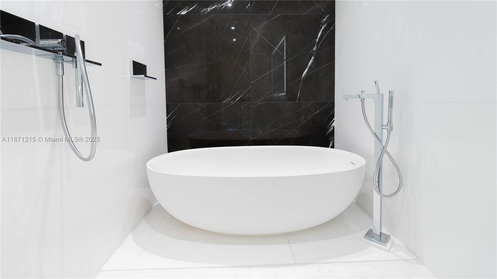 300 BISCAYNE BLVD WAY COND - Residential