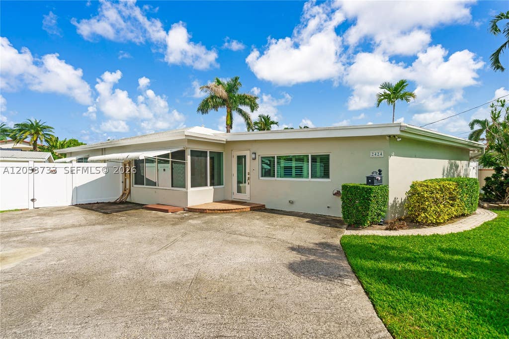 Photo of 2424 NE 18th Ave, Wilton Manors, FL 33305 (MLS # A12053733)